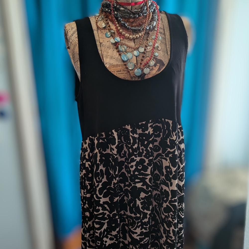 Chic Black and Beige Sleeveless Dress XL